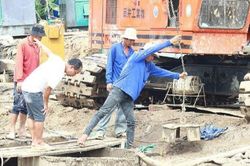Vụ bé trai 10 tuổi rơi xuống trụ bê tông: Dự kiến thời điểm đưa thi thể Hạo Nam lên mặt đất