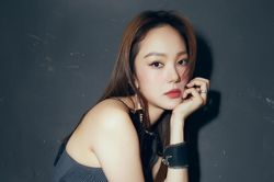 Minh Hằng bị rách màng nhĩ, chuyện gì đây?