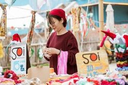 Biến 'rác vải' thành đồ lưu niệm thủ công độc lạ