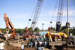 Điều động máy từ Bà Rịa - Vũng Tàu để nhổ trụ bê tông có bé Hạo Nam