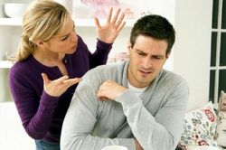 Giận tím người với 2 câu hỏi của chồng