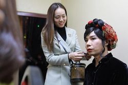 Táo quân 2023: Vợ kém 15 tuổi bật khóc khi 'cô Đẩu' Công Lý được dìu ra sân khấu chào khán giả