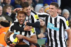 Cuộc đua vô địch Ngoại hạng Anh: Không có tân binh, Newcastle có thể văng khỏi Top 4