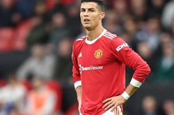 Đội hình tệ nhất MU thời hậu Sir Alex Ferguson: Ronaldo bị réo tên