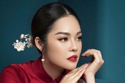 Trước khi nợ 6 tỷ đồng, 'mỹ nhân' này từng sống 'cực xa hoa': 'Được tặng hoa 3 triệu đồng mỗi ngày'