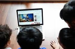 Cắt ghép, lan truyền ảnh trẻ trên mạng: Vừa phạm luật, vừa thiếu đạo đức