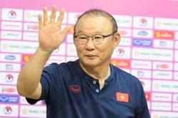 Ông Park cư xử đẹp khi HLV Shin Tae Yong nguy cơ mất việc