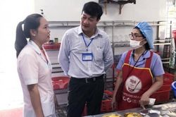 Y tế - Sức khỏe Tin tức y tế Tiếp tục giám sát việc đảm bảo an toàn thực phẩm ở các bếp ăn trường học