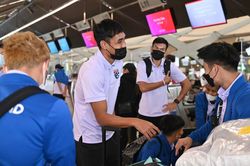 Tuyển Thái Lan bay Vietnam Airlines đến Hà Nội
