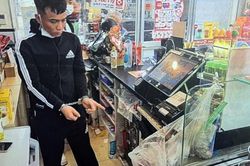 Mang theo dao bầu đe dọa nhân viên cửa hàng tiện lợi để cướp tài sản