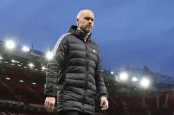 Tin nóng bóng đá sáng 11/1: Ten Hag đi vào lịch sử MU