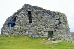 Vén màn bí ẩn 'tháp chọc trời' 2.000 năm tuổi tại Scotland
