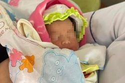 Bé sơ sinh còn nguyên dây rốn bị bỏ rơi gần cống nước
