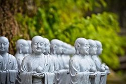 Vô tình làm hư hại tượng Bồ-tát