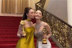 Ninh Dương Lan Ngọc và Minh Hằng tình cảm thắm thiết ở lễ trao giải Mai Vàng