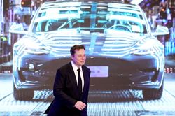 Elon Musk có thể vĩnh viễn mất danh hiệu người giàu nhất thế giới
