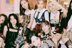 Ngây ngất với teaser cá nhân của Twice cho 'Moonlight Sunrise'