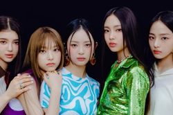 NewJeans mắc kẹt tại Mỹ, vắng mặt tại Music Bank và hủy fansign