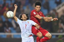 Với những 'cây sào', tuyển Việt Nam giờ không ngại bóng bổng