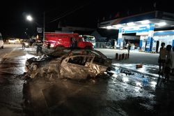 Tiền Giang: Ô-tô cháy rụi trên quốc lộ 50