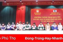 Trao quà Tết cho học sinh nghèo, có hoàn cảnh khó khăn