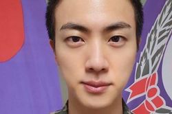 Kết thúc huấn luyện, Jin BTS được nhận làm trợ giảng tại Sư đoàn 5