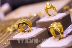 Giá vàng thế giới phiên 12/1 'neo' gần mốc 1.900 USD/ounce