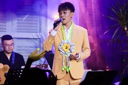 Được ủng hộ khi trở lại ca hát, Hồ Văn Cường hứa hẹn về món quà đặc biệt gửi tặng người hâm mộ
