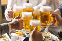 Nguy cơ tăng cân vì ăn uống 'thả ga' dịp nghỉ lễ cuối năm