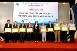 Quan tâm, chăm sóc tốt sức khỏe cho người cao tuổi khó khăn