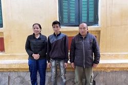 Bắt 3 đối tượng mua bán vé cước phí đường bộ giả