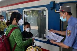 Những lưu ý với khách đi tàu Tết tránh nhầm tàu, lỡ chuyến