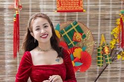 Vân Hugo hạnh phúc đón Tết bên chồng con