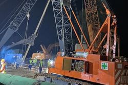 Vụ bé Hạo Nam rơi trụ bê tông: Cần cẩu 80 tấn cứu hộ bị trục trặc