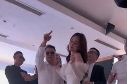 Lộ clip Shark Bình và Phương Oanh thân mật nhảy cùng nhau trong buổi tiệc cuối năm