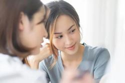 Đến nhà sếp lấy tài liệu, tôi choáng váng khi biết bí mật bấy lâu chị giấu kín