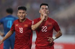 Tin nóng AFF Cup ngày 15/1: Tuyển Việt Nam tập làm quen sân đấu Thái Lan