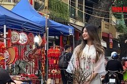 Sắc xuân ngập tràn phố cổ Hà Nội