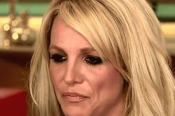 Britney Spears la hét, hành động khó hiểu nơi công cộng