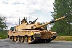 Anh trở thành quốc gia đầu tiên cam kết viện trợ xe tăng phương Tây cho Ukraine