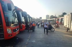 Nhà xe bến Nước Ngầm - Hà Nội quay vòng tăng chuyến ngày Tết