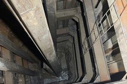 Đã nhổ được ống vách D1600 để tìm thi thể bé trai lọt vào trụ bê tông