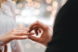 Cưới chồng hơn 50 tuổi, cô dâu gây hiểu lầm tai hại