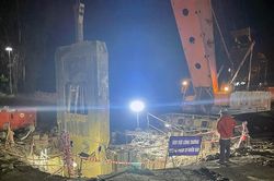 Ngày thứ 17 cứu hộ bé trai rơi trụ bê tông ở Đồng Tháp: Đưa 1/3 cọc bêtông lên mặt đất