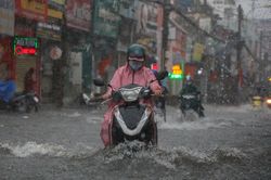 TP.HCM mưa những ngày cận Tết
