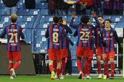 Barcelona: Lách qua lưỡi dao tài chính