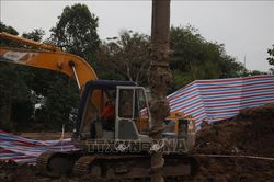 Vụ bé Thái Lý Hạo Nam: Đã đưa một đoạn cọc bê tông lên mặt đất
