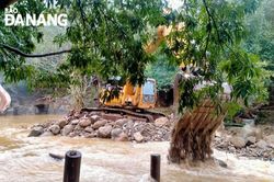 Múc đất đá khơi thông dòng chảy suối Lương phục vụ tưới tiêu?