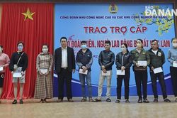 Trao trợ cấp cho đoàn viên, người lao động bị mất việc