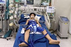 Cứu sống ngoạn mục bé trai bị đột ngột ngừng tim sau một pha bắt bóng